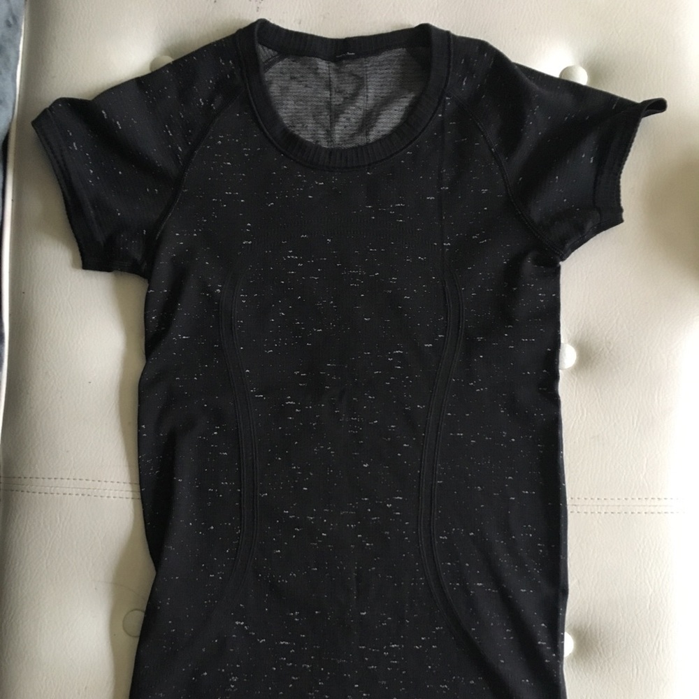 Lululemon short sleeve, crewneck top